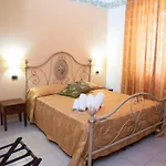 Carlo Five Bed & Breakfast 4*