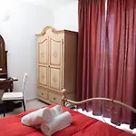 Carlo Five Bed & Breakfast 4*